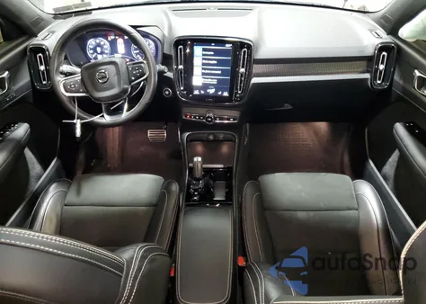 2021 Volvo Xc40 T5 R-Design z USA, uszkodzony, nr VIN YV4162UM2M2545264